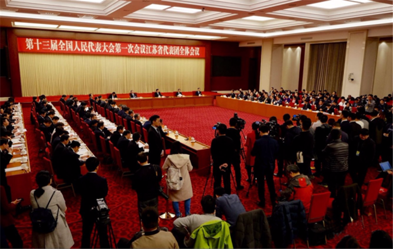 肖伟代表在审议政府工作报告时作交流发言：创新动能，勇开新局，推进新时代国药高质量发展